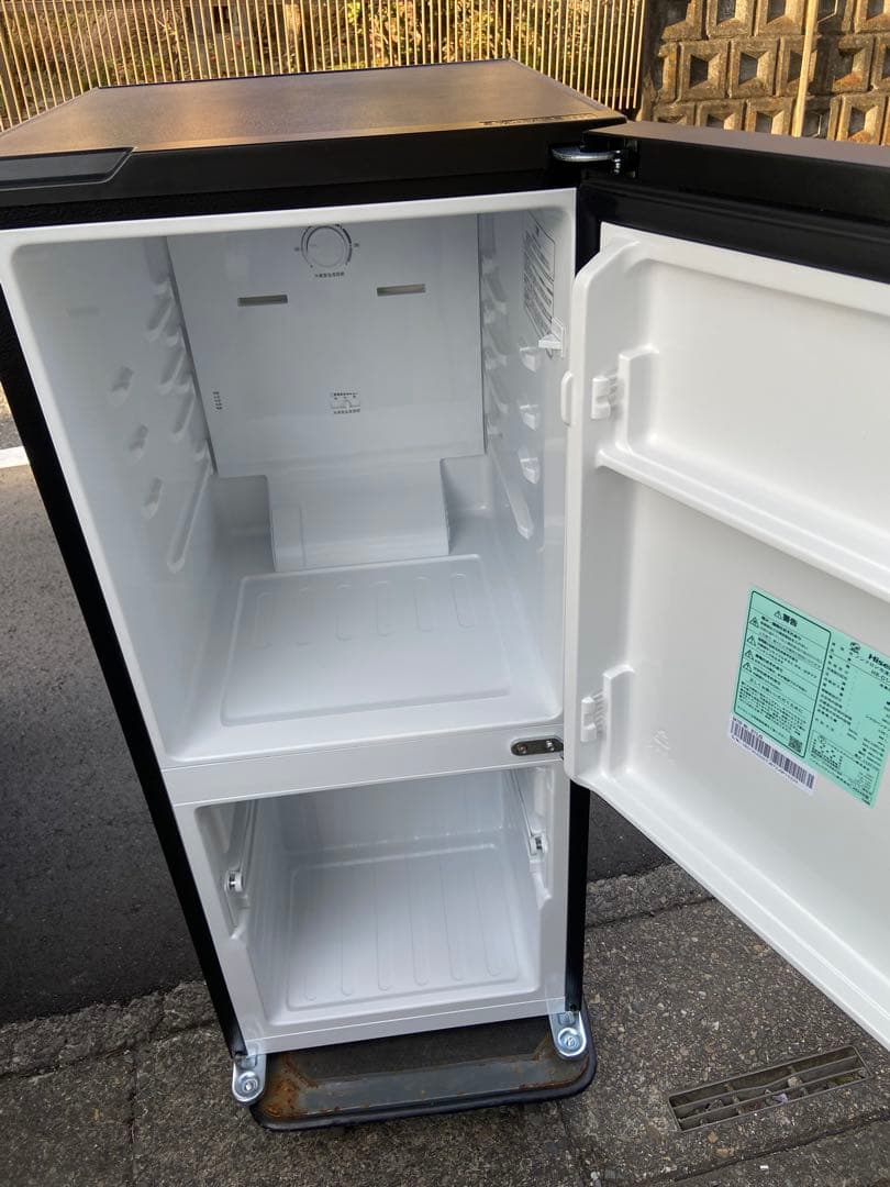 はちわれ Hisense 2024年製 135L 冷蔵庫 ブラック