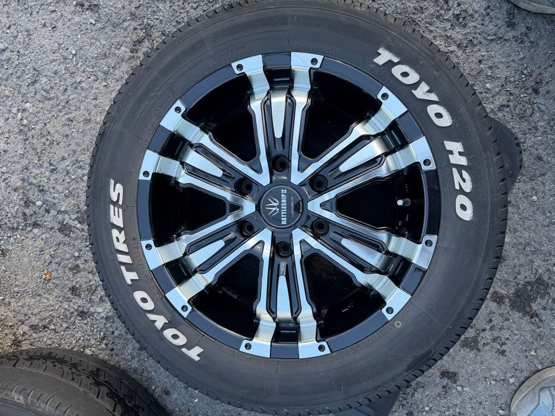 引き取り限定(大阪堺)バトルシップ17インチタイヤ・ホイールセット　ハイエース