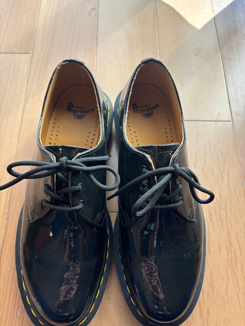 Dr. Martens 黒エナメル厚底ドレスシューズ