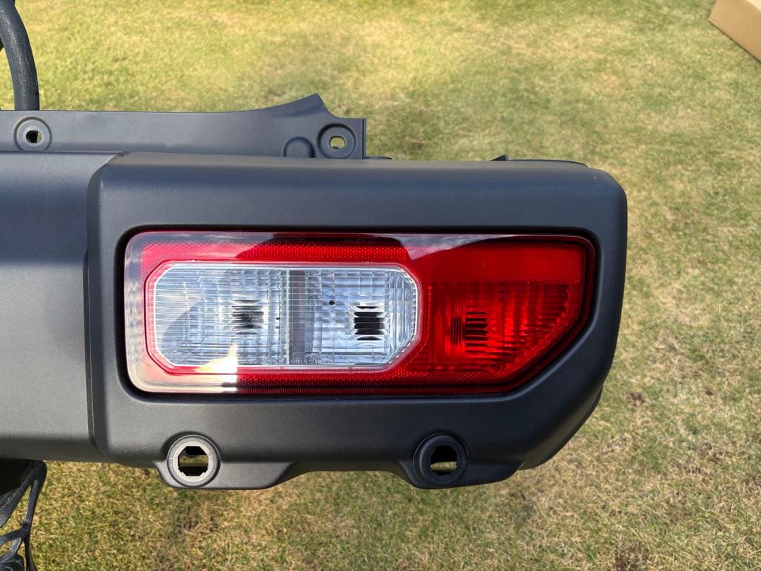 ジムニー　JB64 新車外し　純正　リアバンパー テールライト付き