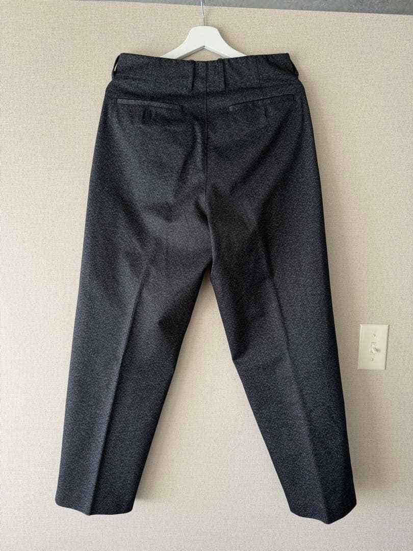 AURALEE ダークグレー スラックス