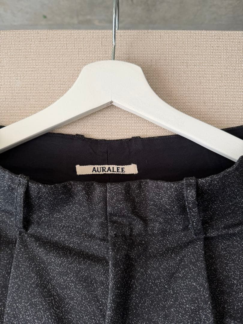 AURALEE ダークグレー スラックス