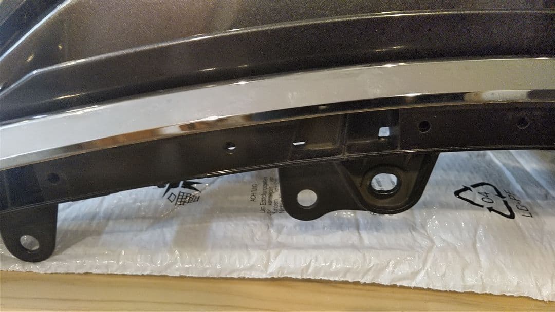 レクサス　NX　前期グリル　 外周メッキモールディング付