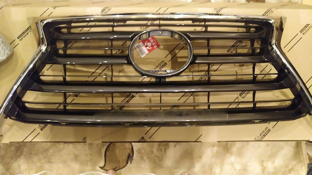 レクサス　NX　前期グリル　 外周メッキモールディング付