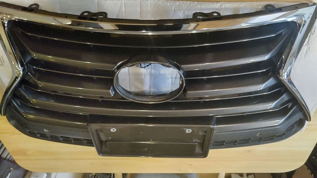 レクサス　NX　前期グリル　 外周メッキモールディング付