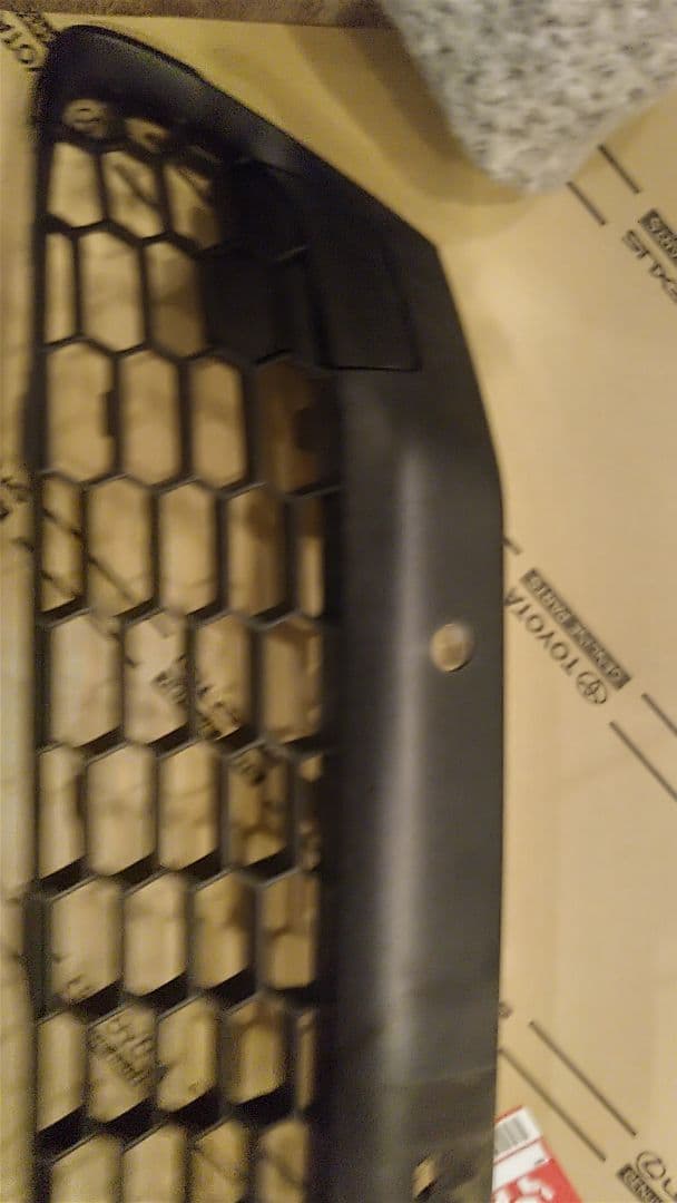 レクサス　NX　前期グリル　 外周メッキモールディング付