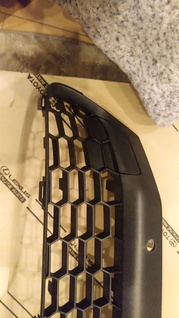 レクサス　NX　前期グリル　 外周メッキモールディング付