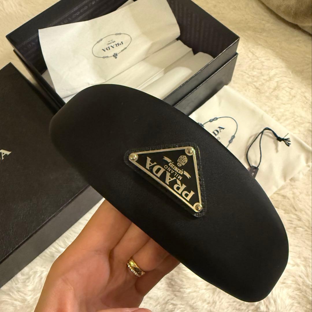 PRADA ナイロンヘアバンド