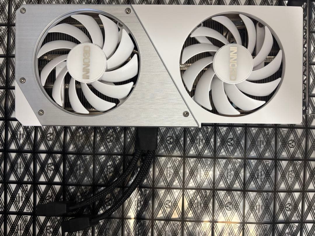 INNO3D RTX4070 super 白 OC 12GB