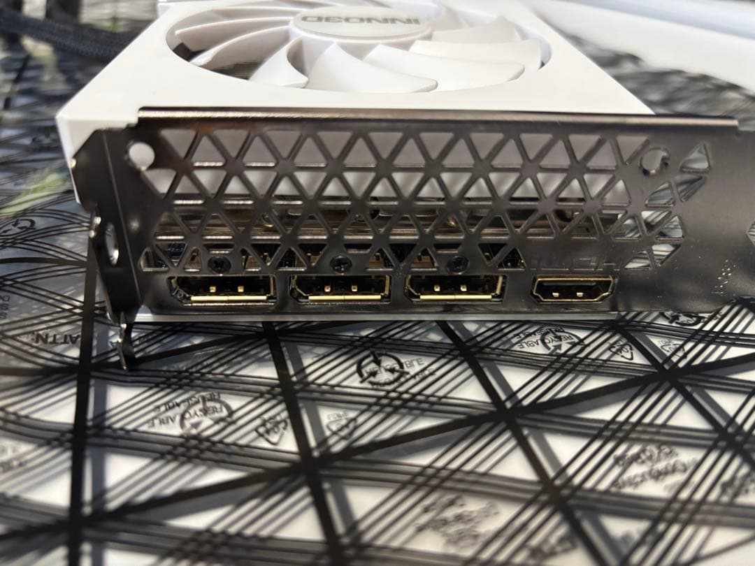 INNO3D RTX4070 super 白 OC 12GB