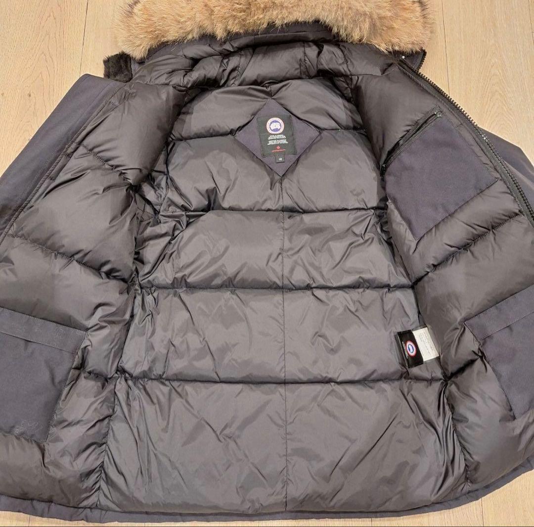 カナダグース ダウンジャケット