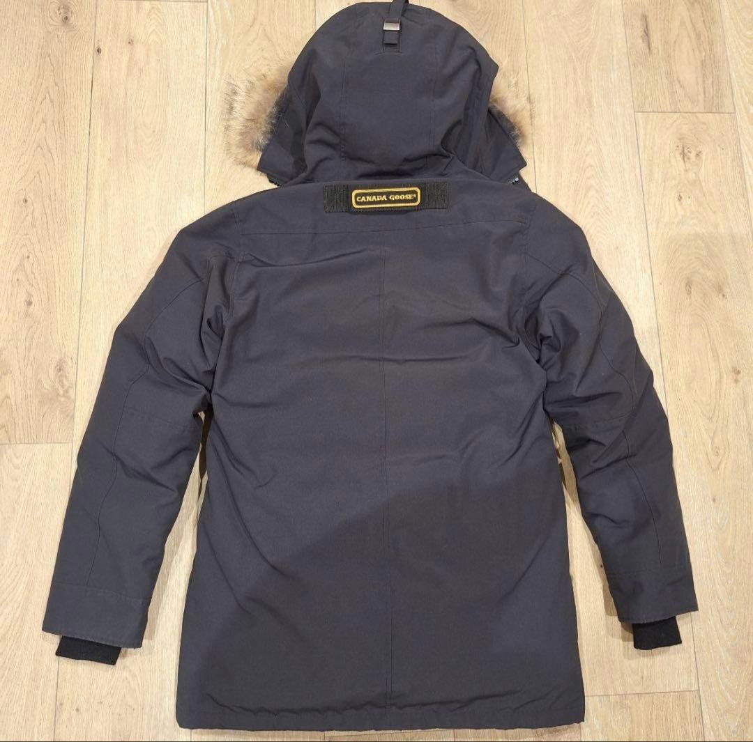 カナダグース ダウンジャケット