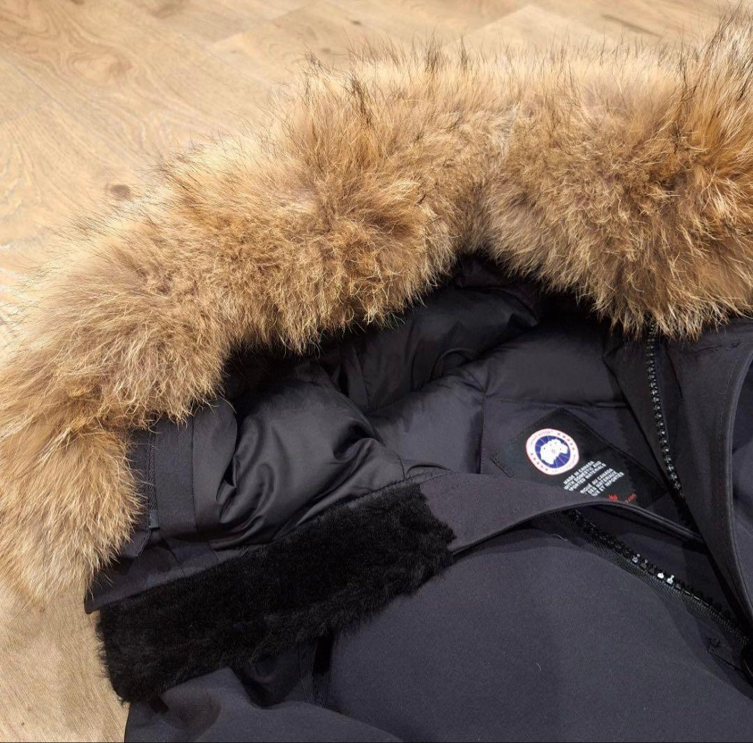 カナダグース ダウンジャケット