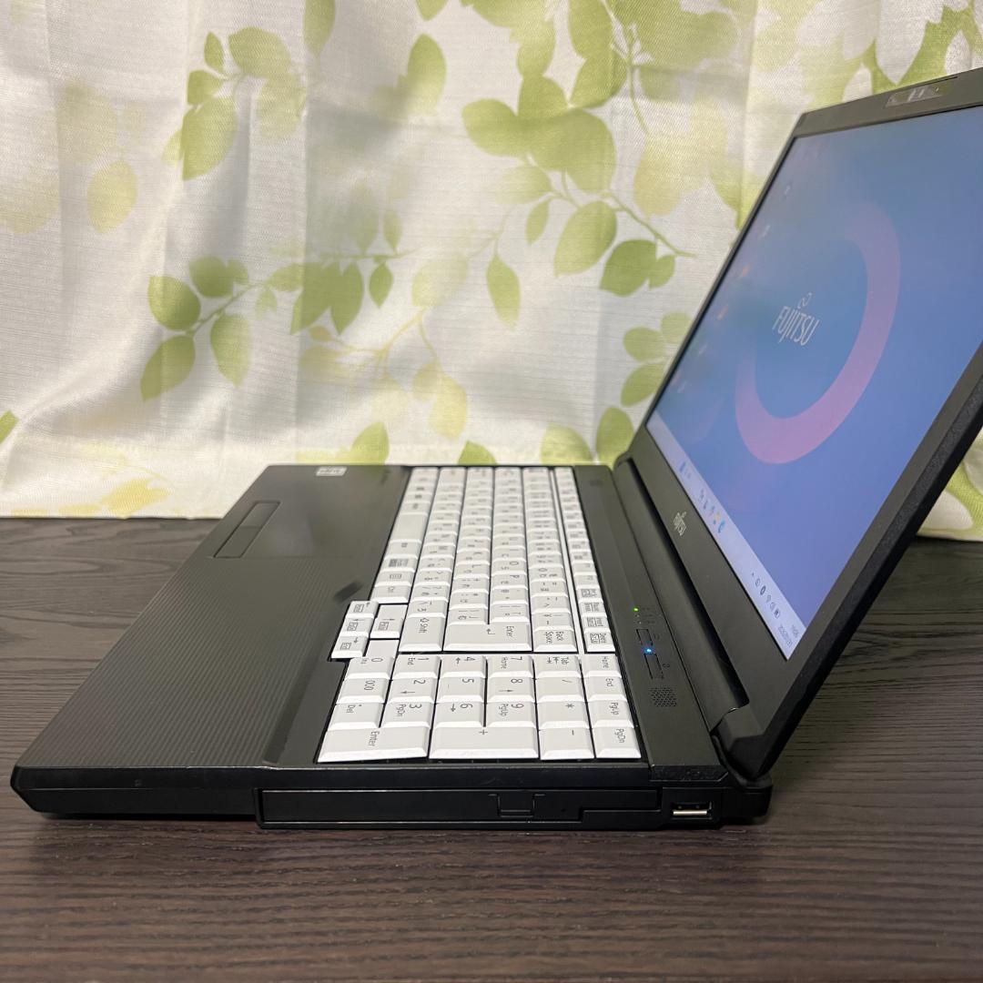 富士通 LIFEBOOK✨SSD256GB☆10世代Core i3☆メモリ8GB