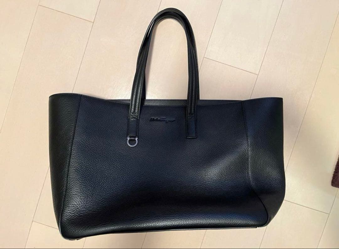 Salvatore Ferragamo ブラック本革ビジネスバッグ　A3サイズ