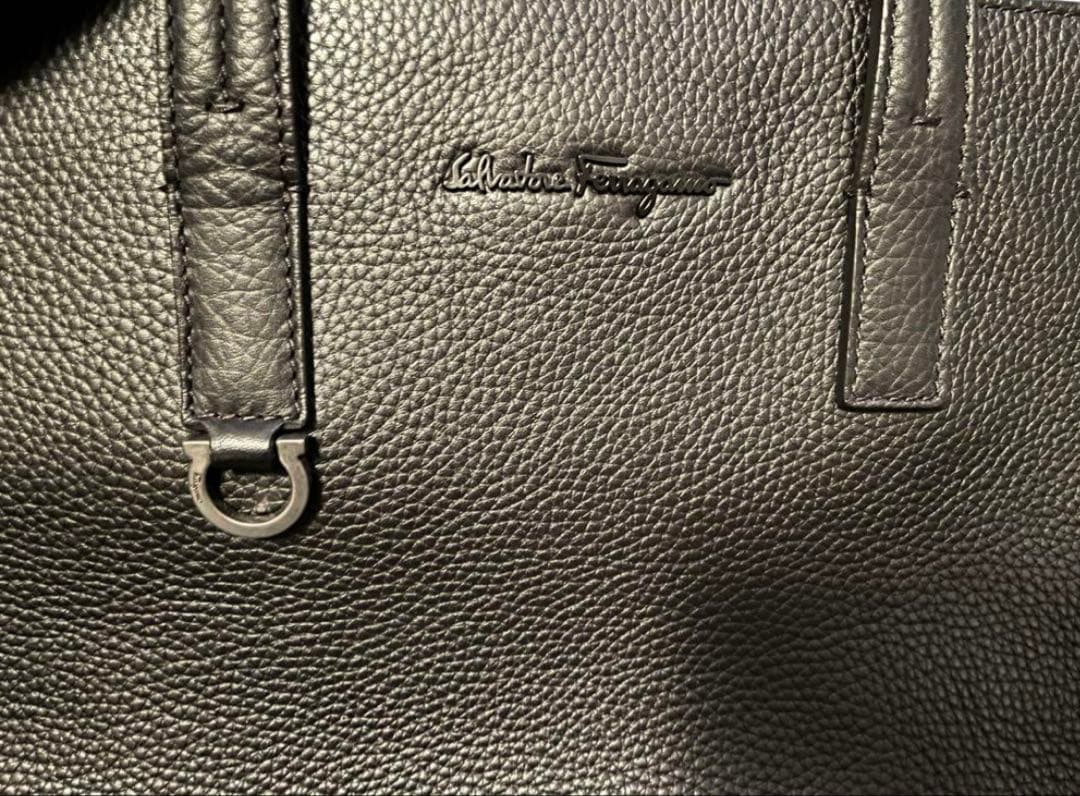 Salvatore Ferragamo ブラック本革ビジネスバッグ　A3サイズ