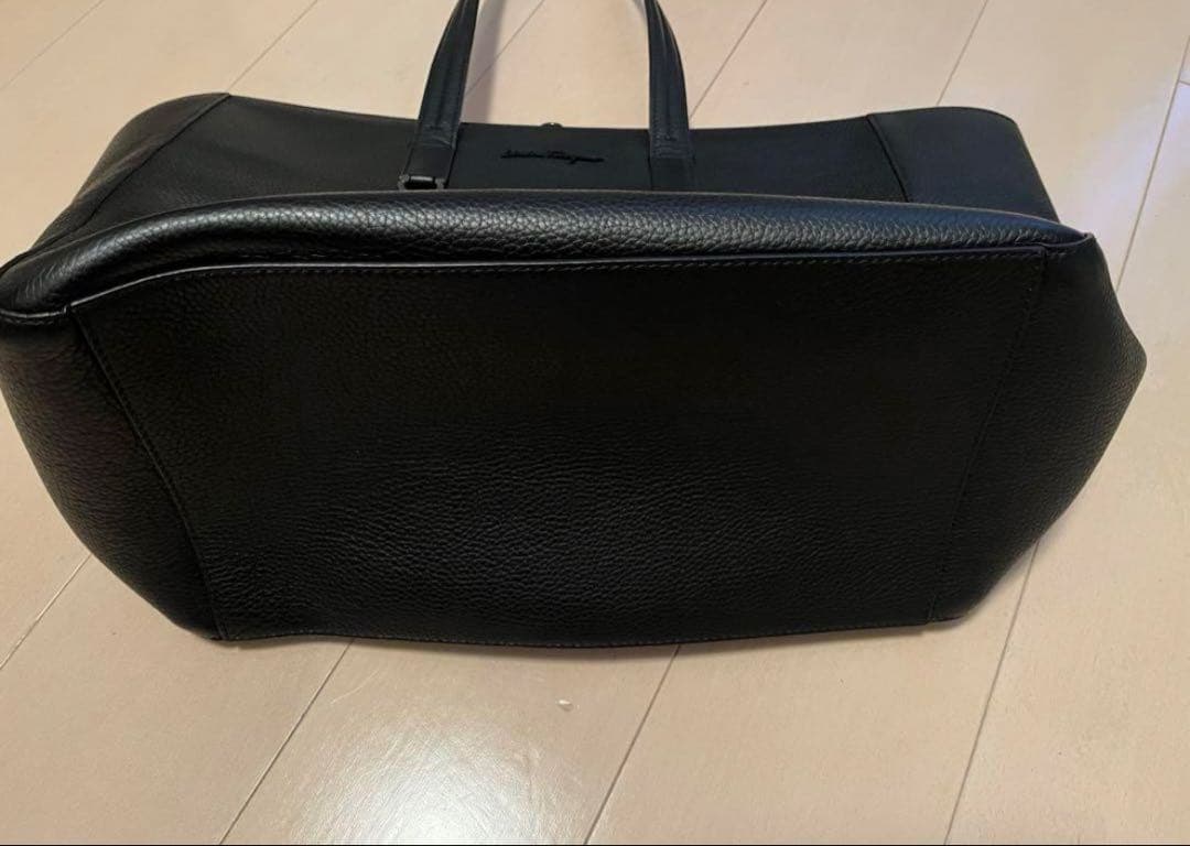 Salvatore Ferragamo ブラック本革ビジネスバッグ　A3サイズ