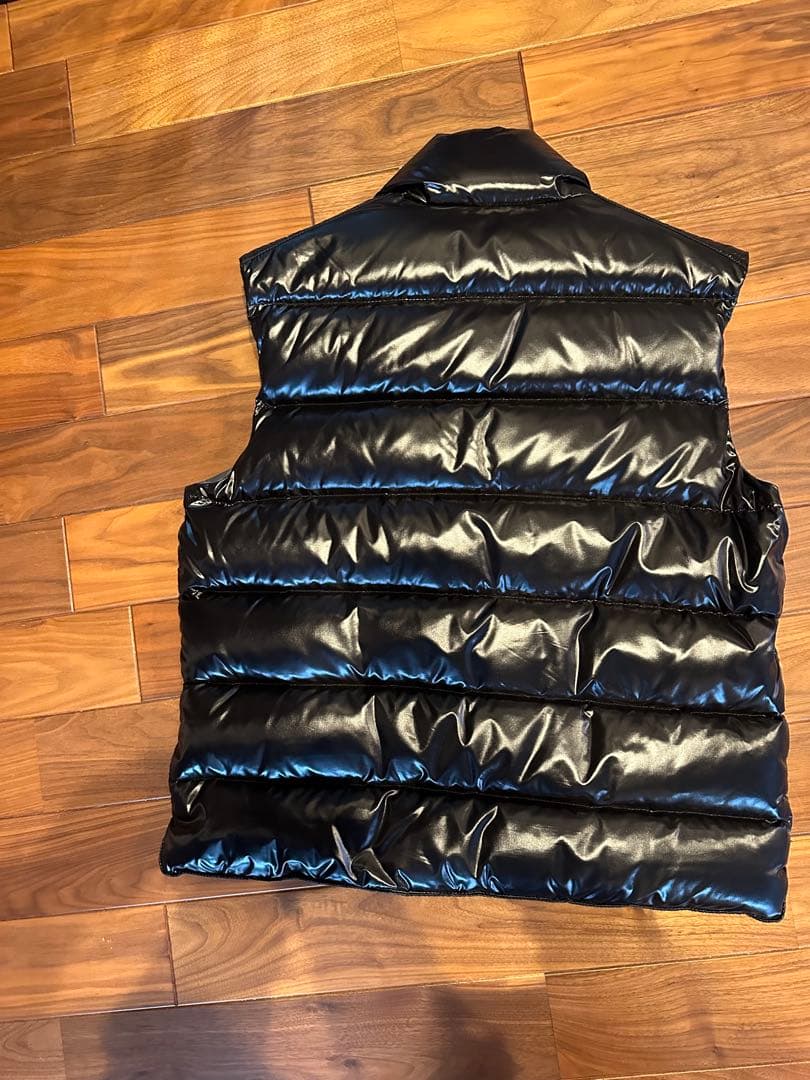MONCLER ブラック ダウンベスト