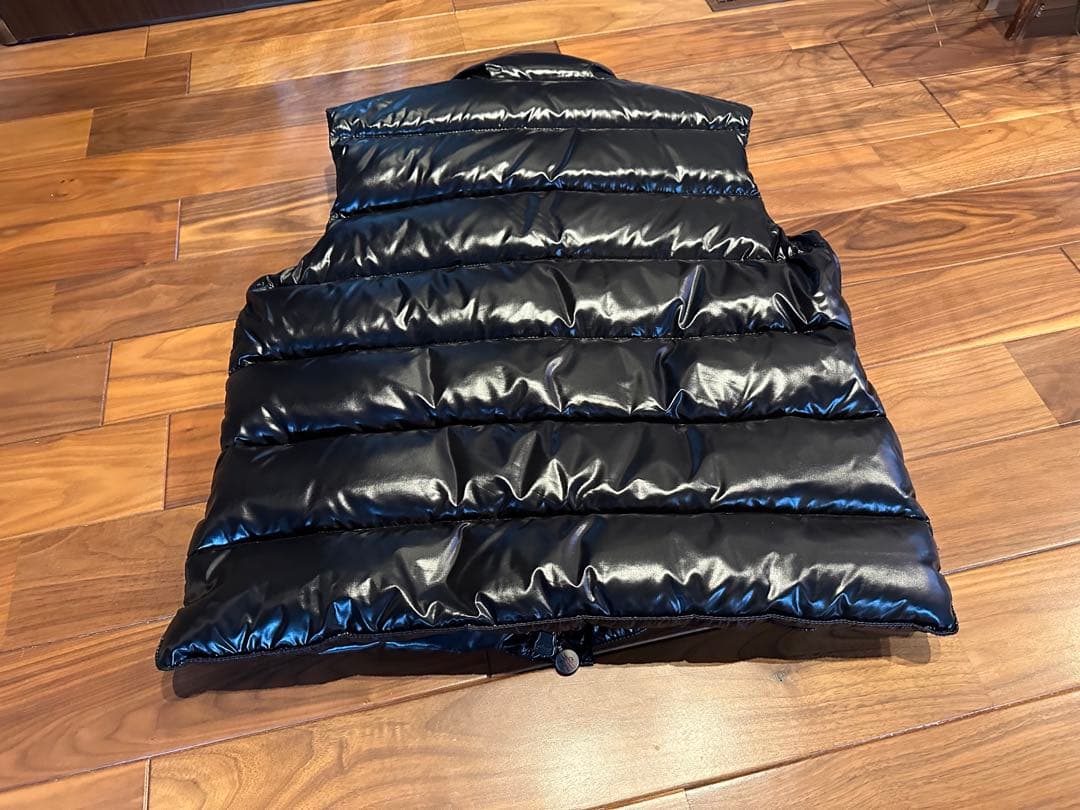 MONCLER ブラック ダウンベスト