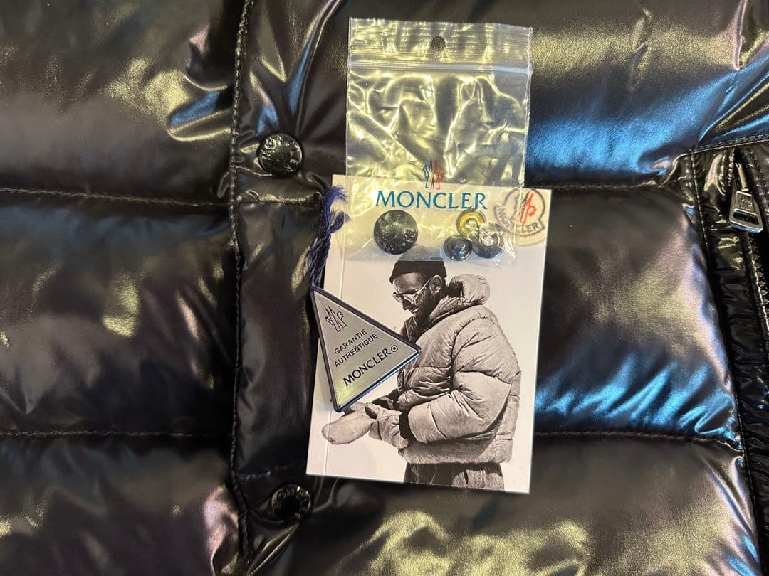 MONCLER ブラック ダウンベスト