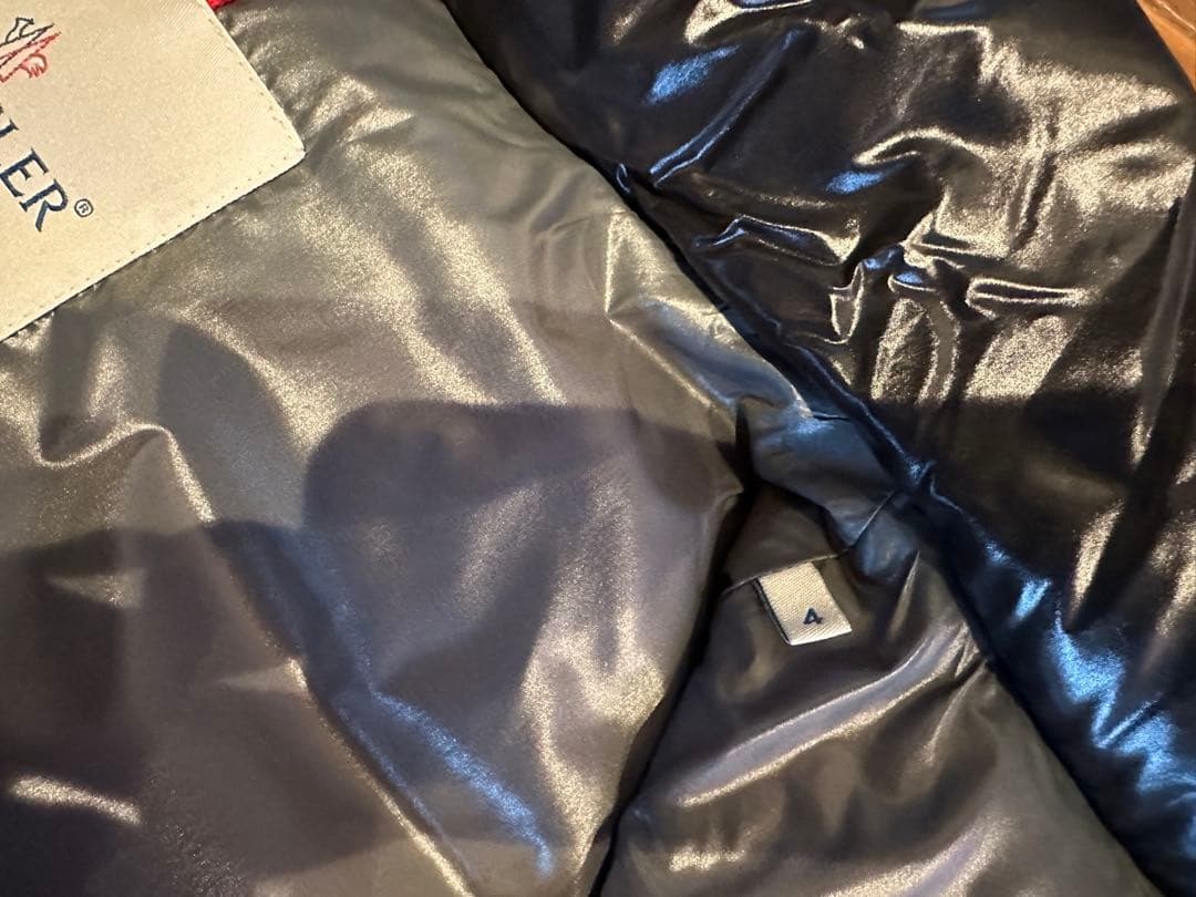 MONCLER ブラック ダウンベスト