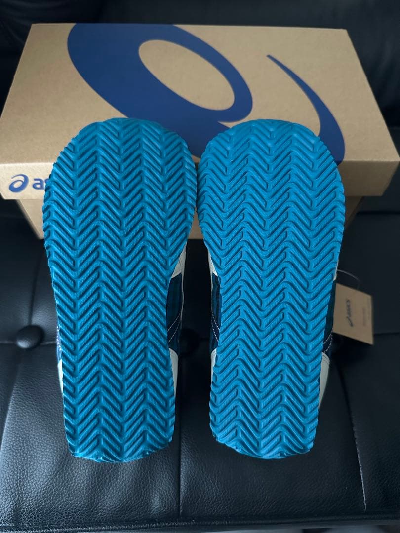 ファミリア familiar スニーカー アシックス asics 18.5 新品