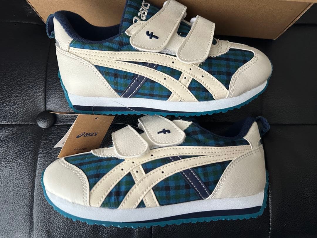 ファミリア familiar スニーカー アシックス asics 18.5 新品