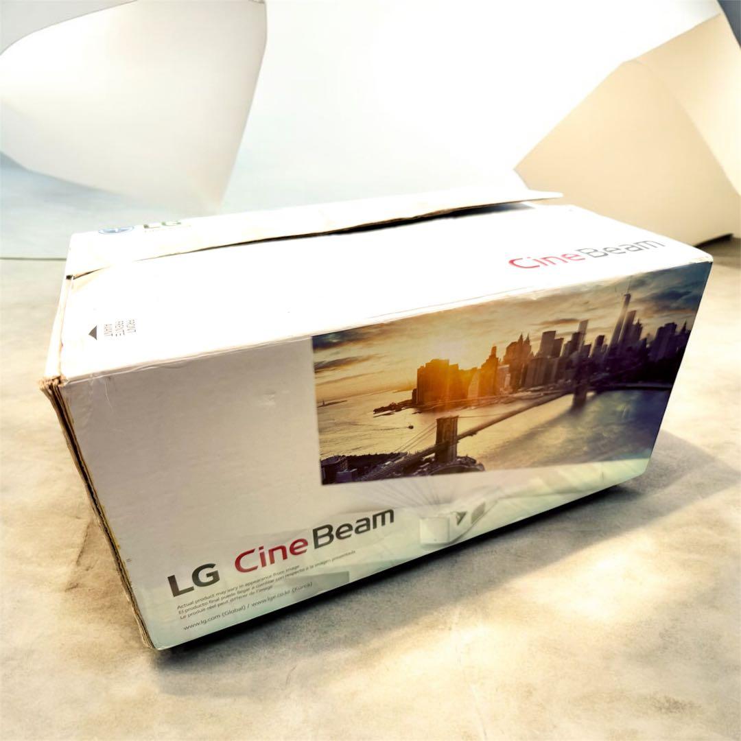LG Cine Beam超単焦点プロジェクター