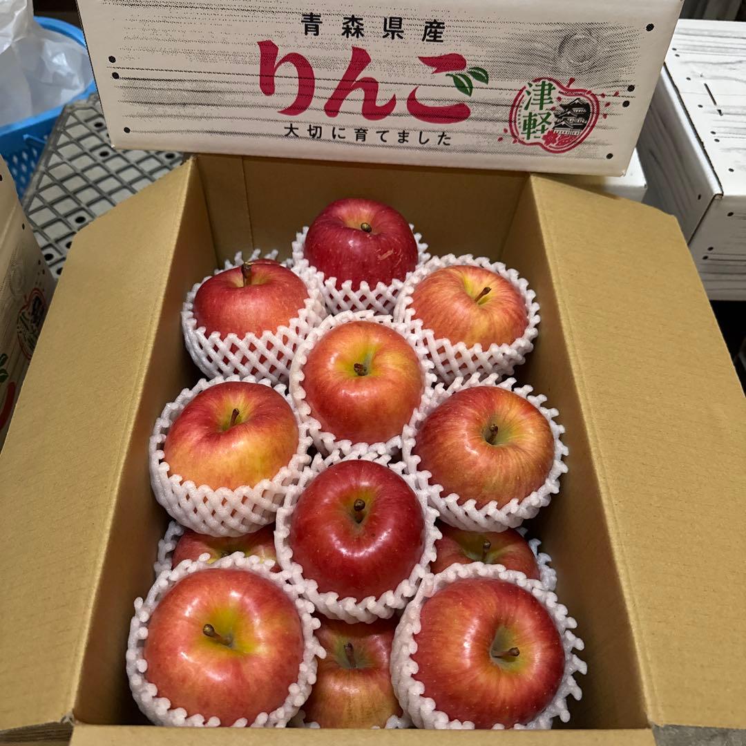 農家直送！青森県産⭐️高徳りんご　蜜りんご　80サイズ箱18個入り　お得用‼️