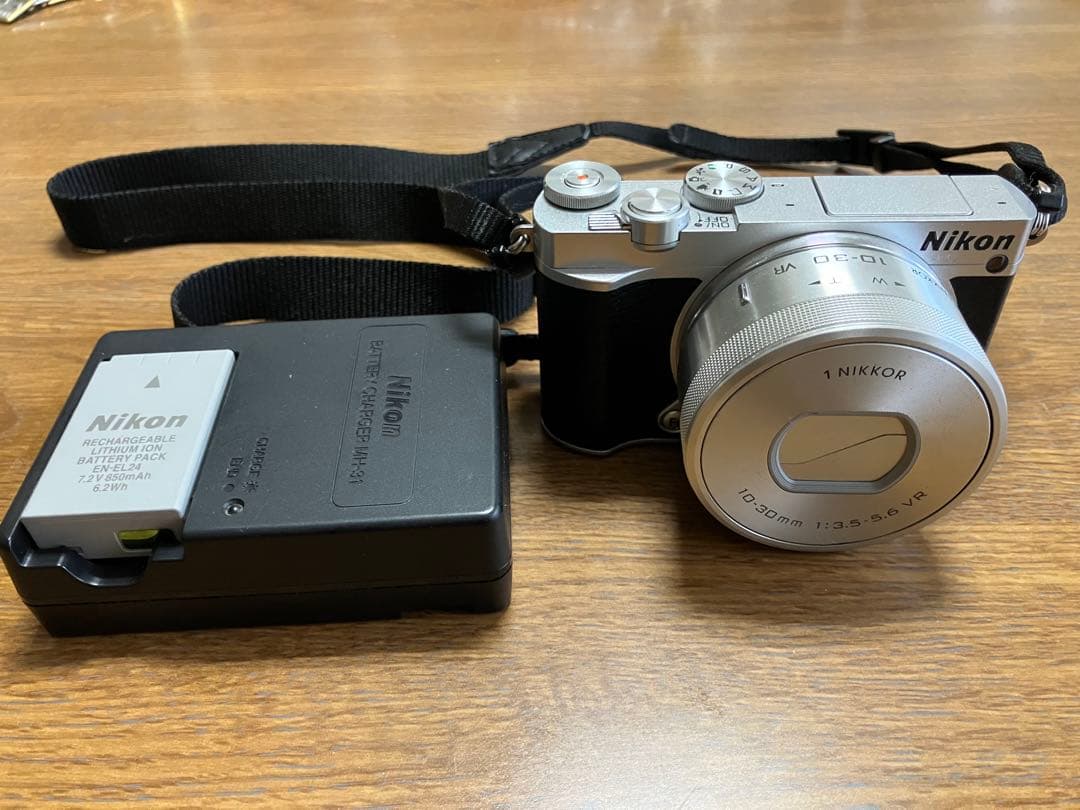 Nikon1 J5 +10-30mmパワーズームレンズ付き