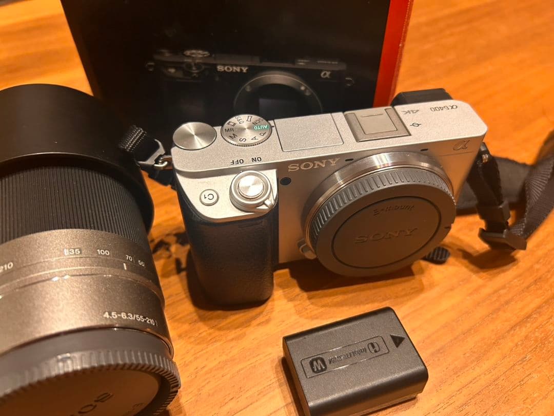 人気のシルバー色カメラ　SONY α6400 ミラーレス一眼カメラセット