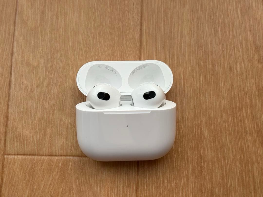 AirPods 本体 充電ケース付き 新品に近い