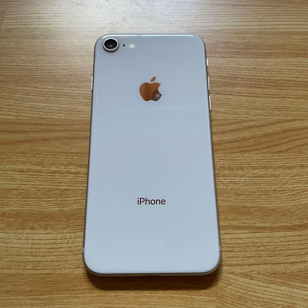 Apple iPhone 8 / 64GB / シルバー