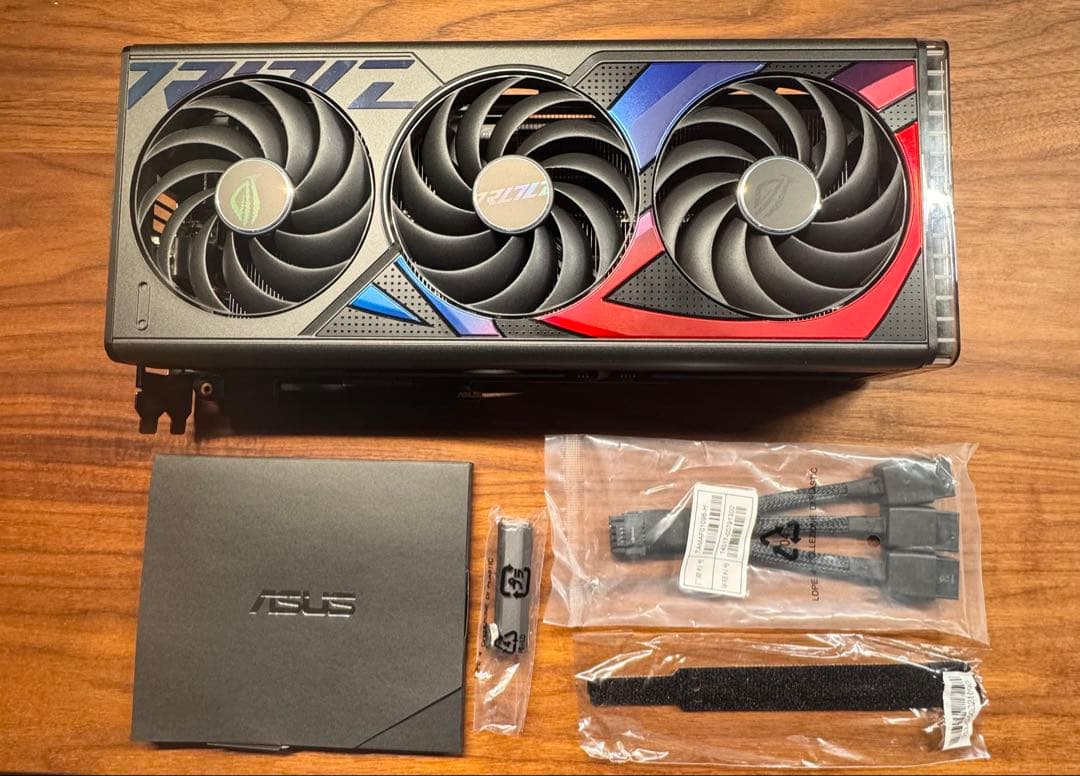 グラフィックボード・グラボ・ビデオカード ASUS ROG STRIX RTX 4070 Ti Super