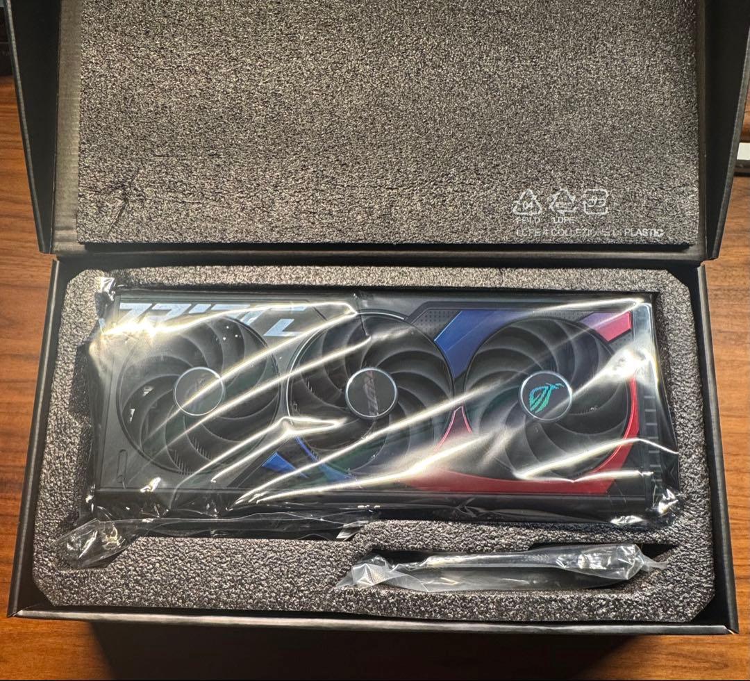 グラフィックボード・グラボ・ビデオカード ASUS ROG STRIX RTX 4070 Ti Super