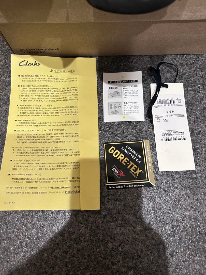 靴 Clarks Wallabee GORE-TEX