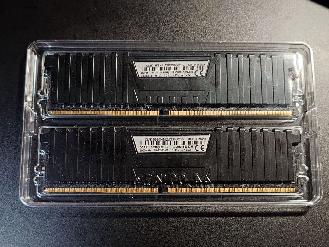 メモリ CORSAIR VENGEANCE DDR4 16GB 3000MHz