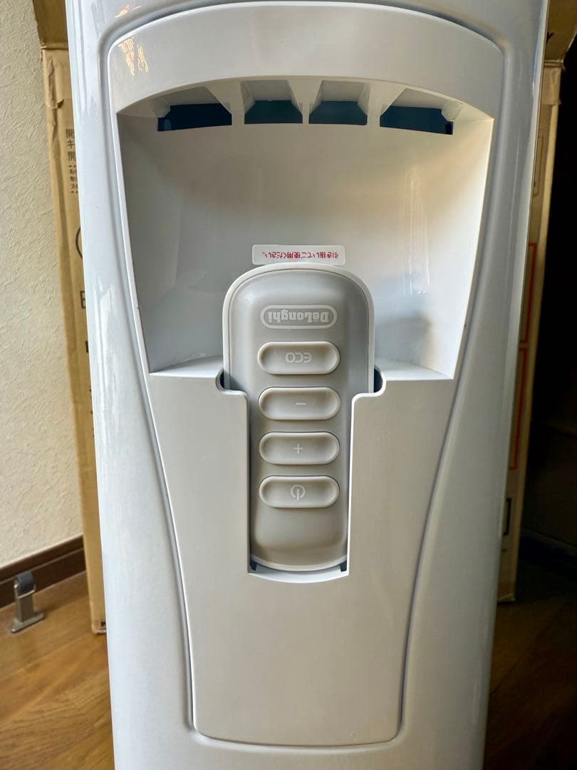 デロンギのオイルヒーター ベルカルド（RHJ75V0915-GY） ハンガー付き