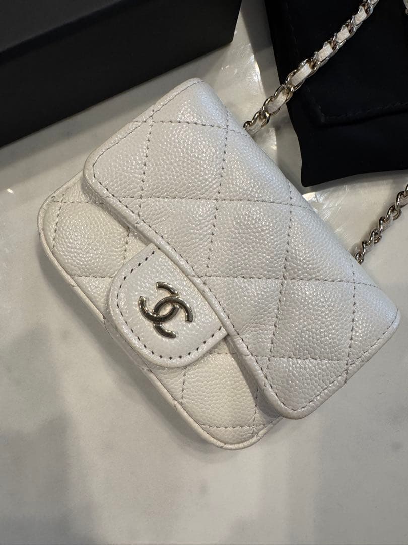 CHANEL ホワイト レザー ショルダーバッグ