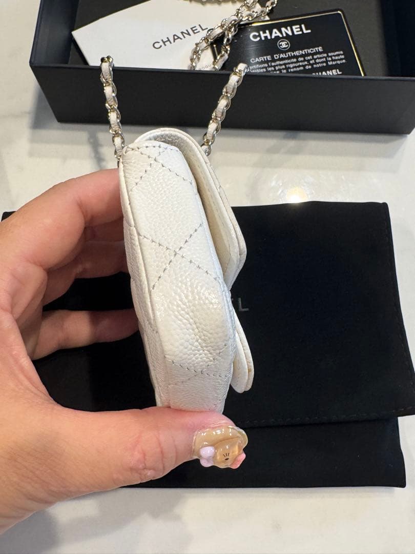 CHANEL ホワイト レザー ショルダーバッグ