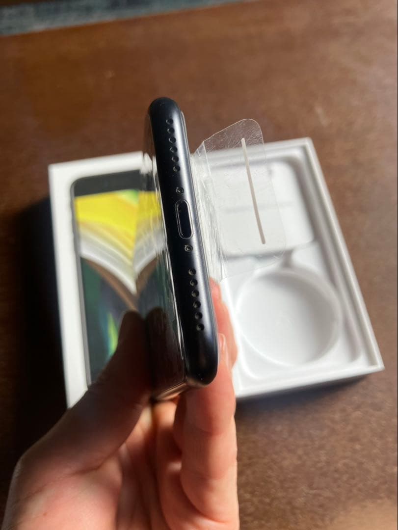 iPhone SE第2世代　SE2 ブラック　128GB SIMフリー 白ロム