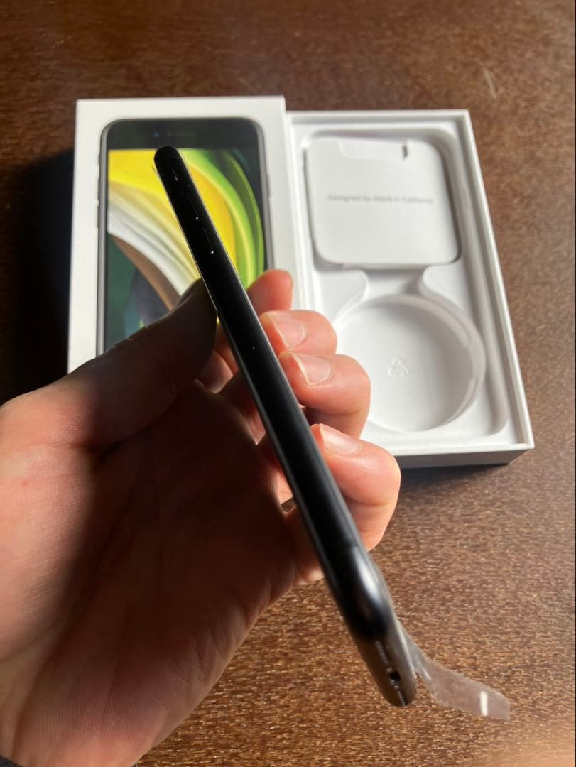 iPhone SE第2世代　SE2 ブラック　128GB SIMフリー 白ロム