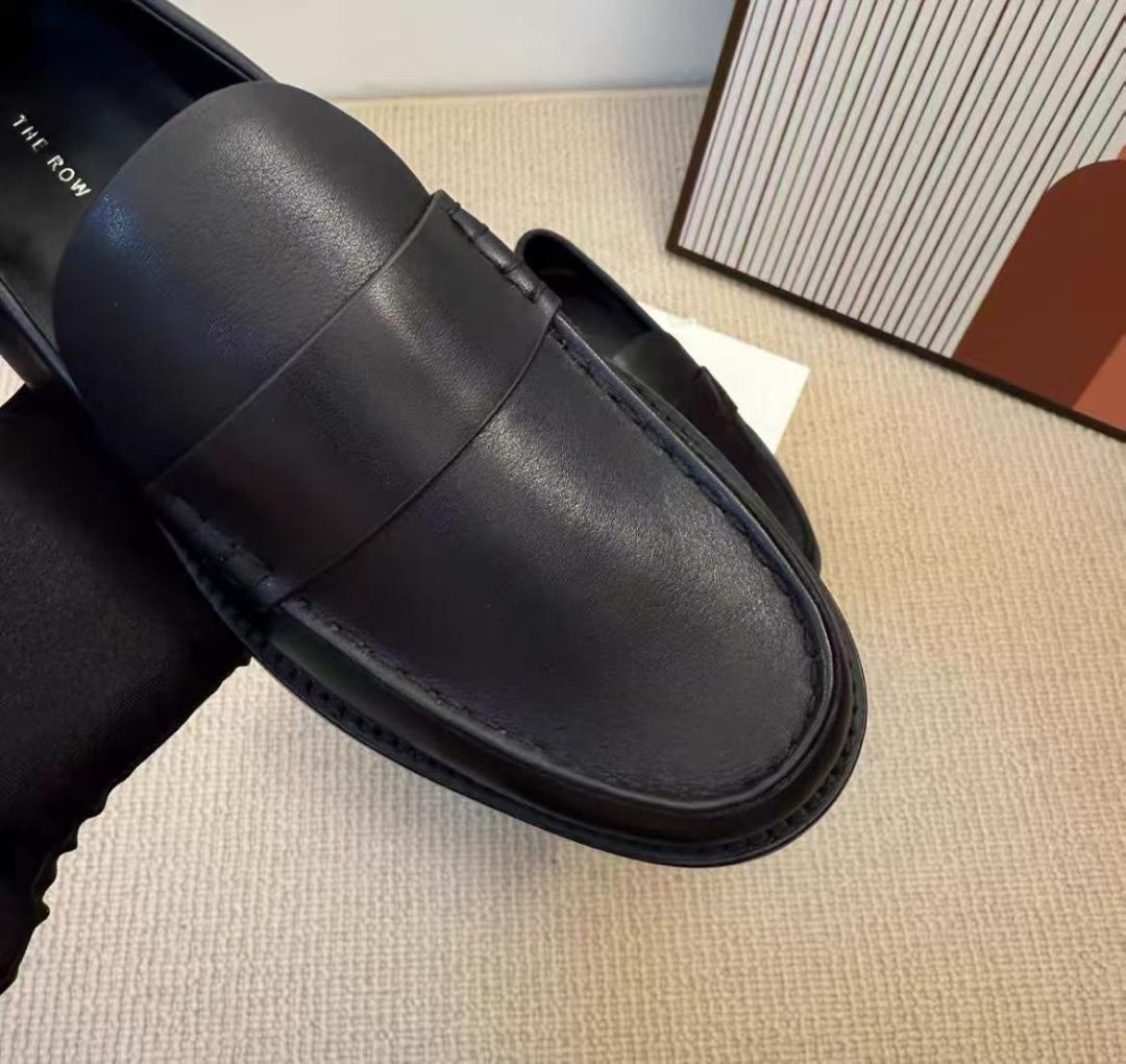 THE ROW 黒いレザー ローファー スリッポン