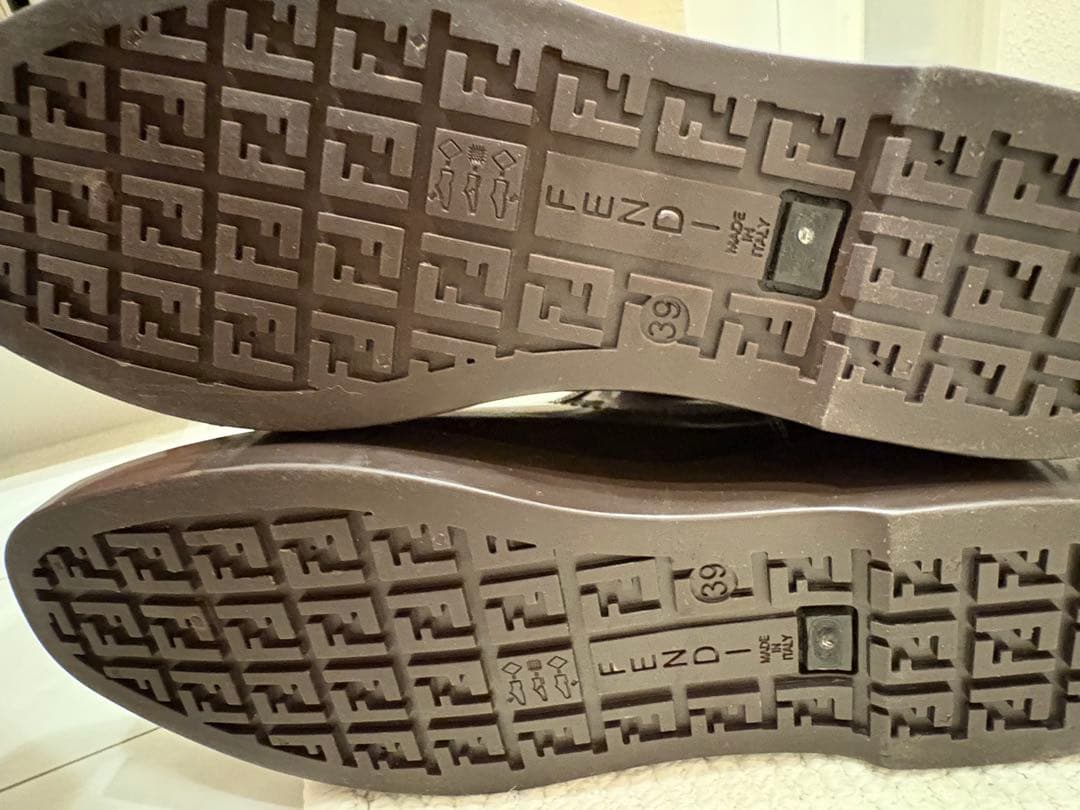 未使用品FENDI ブラウン ロゴ入り レインブーツ