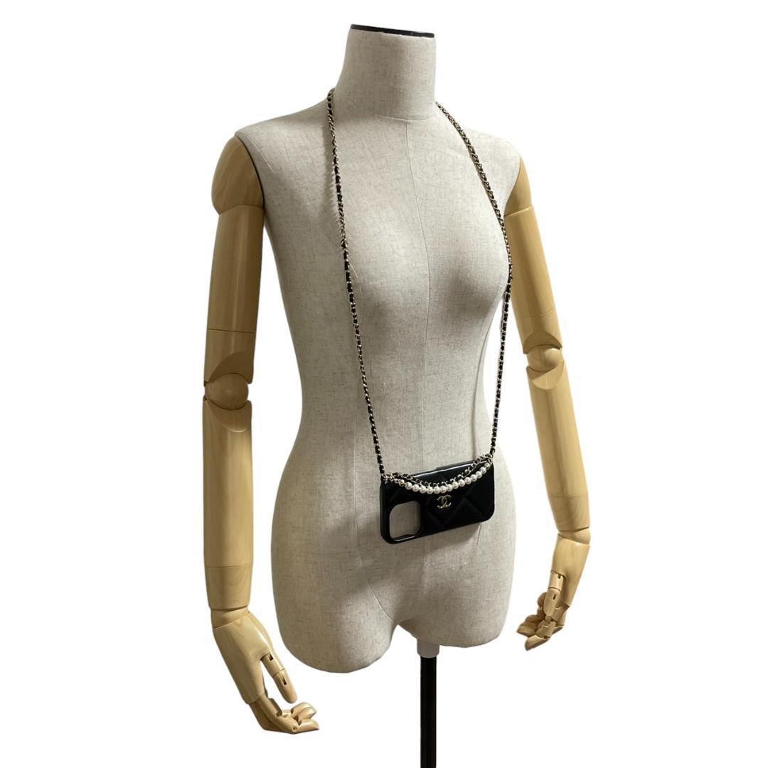 【未使用】シャネル ラムスキン チェーンショルダー付 iphoneケース