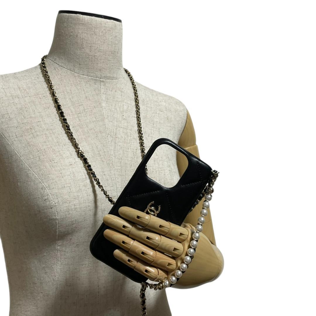 【未使用】シャネル ラムスキン チェーンショルダー付 iphoneケース