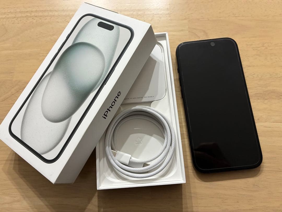 Apple iPhone 15 256GBブラック 本体 充電ケーブル付き