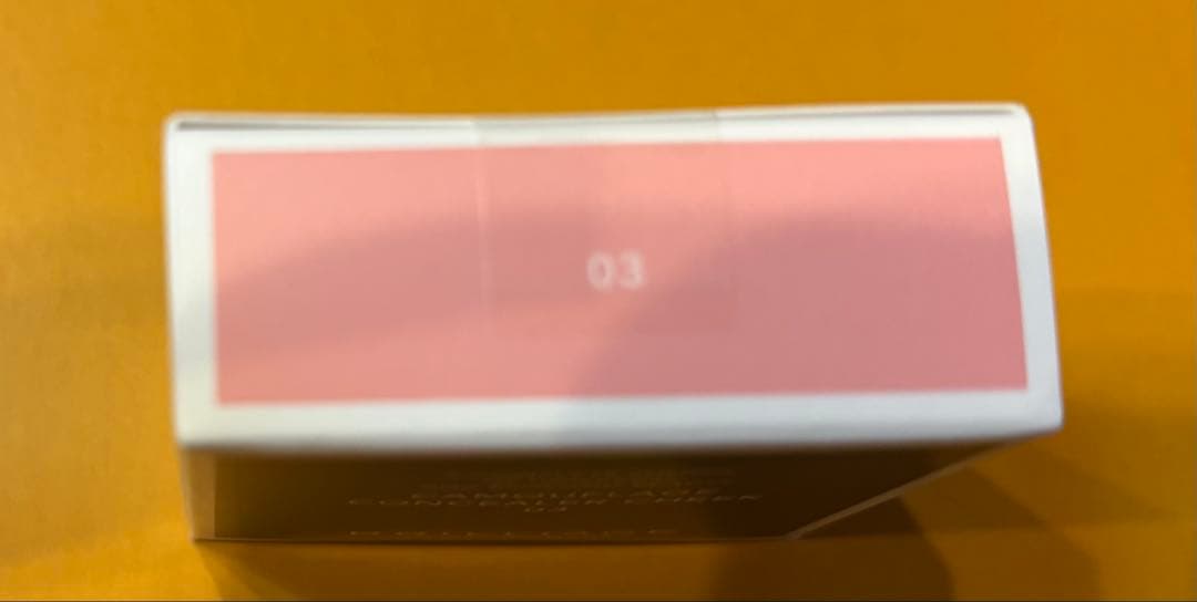 ブリリアージュ　ワイドフィンガーブラシとカモフラージュ　コンシーラーチーク０３