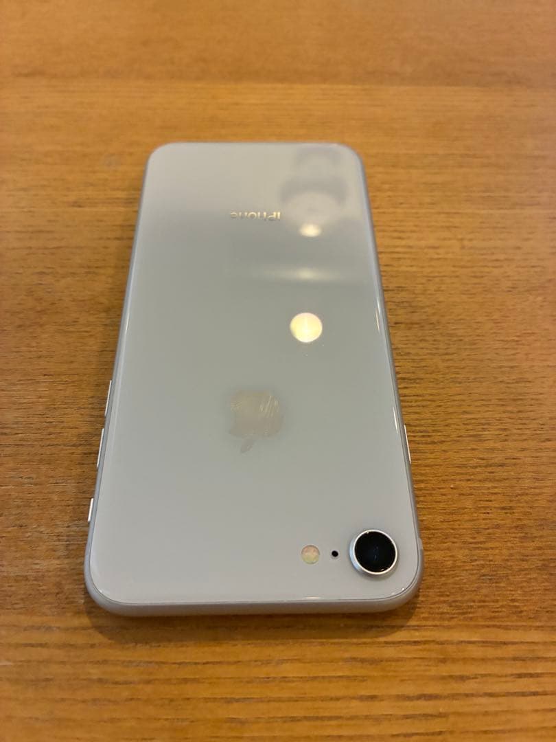 Apple iPhone 8 64GB シルバー 本体