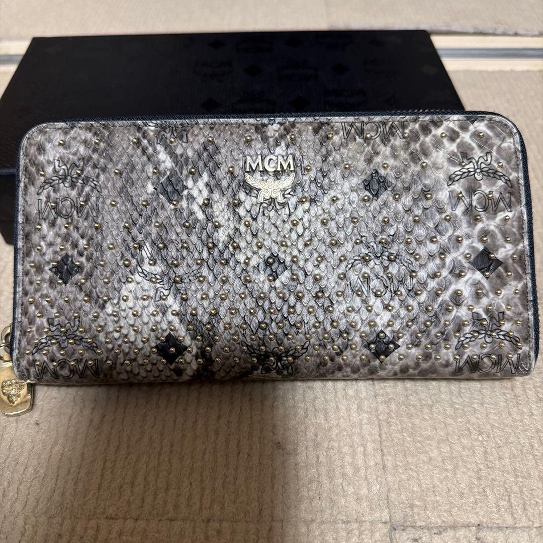 MCM エンボス加工 長財布 グレー系　美品